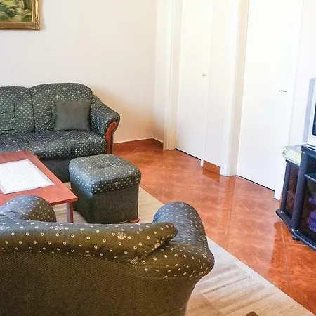 Two Bedroom Holiday In *